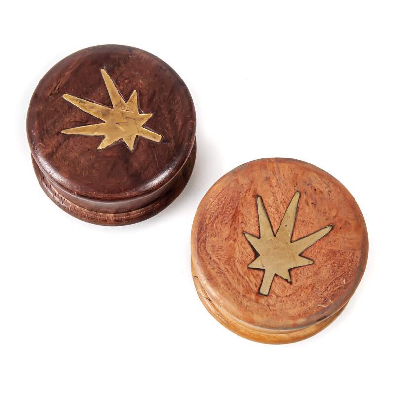 Grinder Wood Round with Leaf 5,5 cm Brass